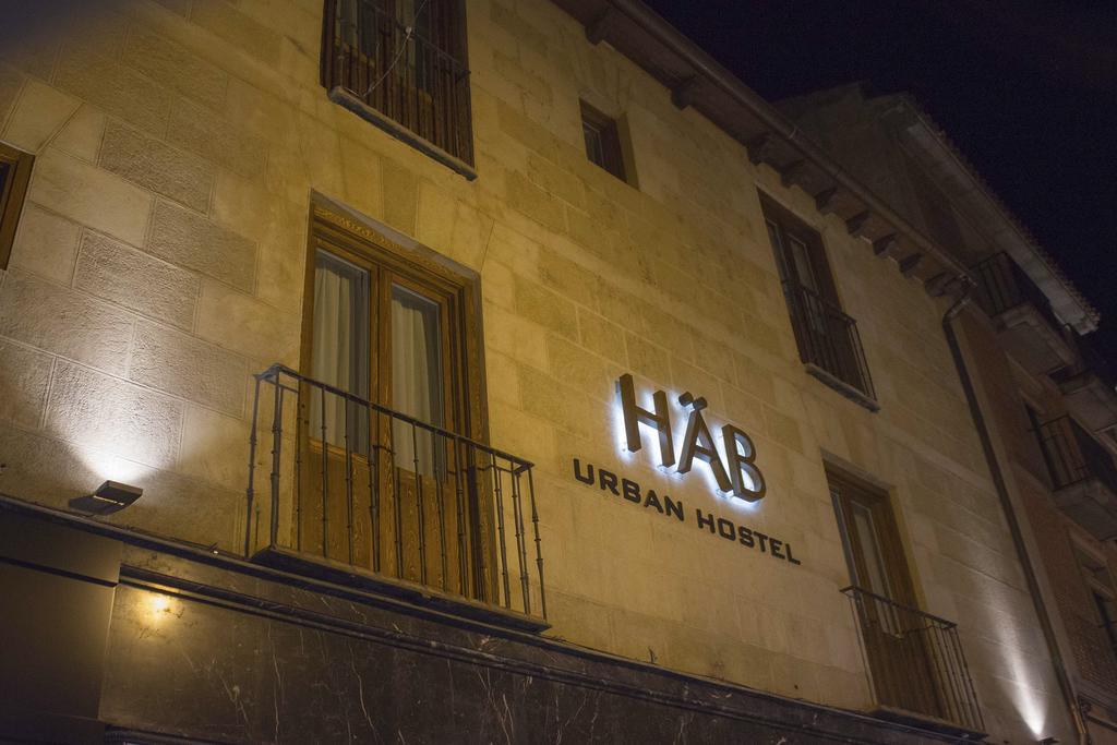 Hab Urban Hostel Segovia Luaran gambar